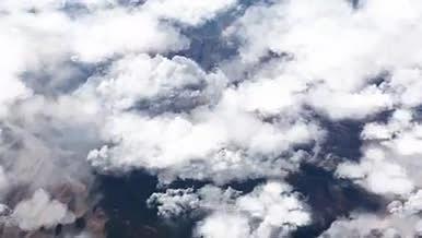 航拍高空云层穿梭透明通道素材视频的预览图